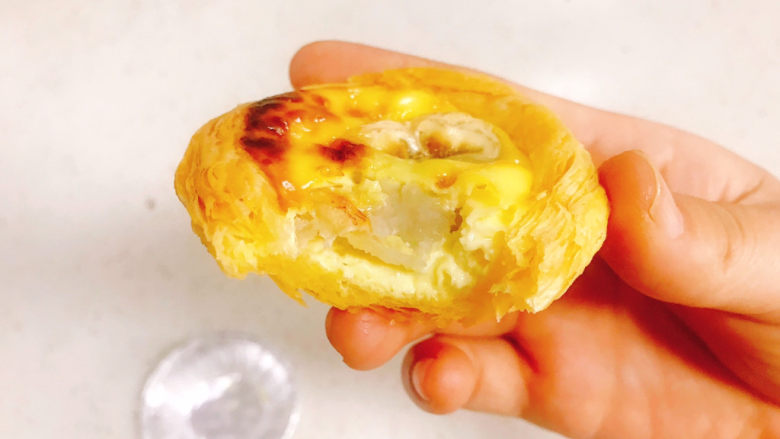 金黄香蕉🍌酥皮蛋挞,外酥里嫩,酥到掉渣,还带着香蕉的香甜
