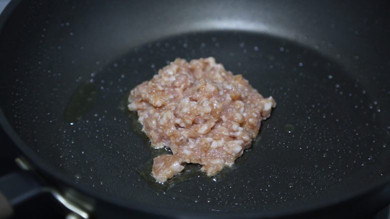 糖醋茄子,锅里再倒入一点点油,烧热后下肉末