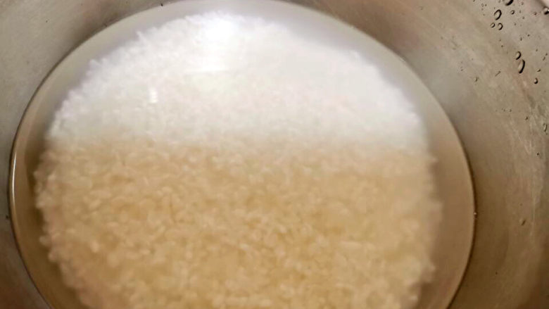 红薯南瓜粥,大米洗净,泡30分钟