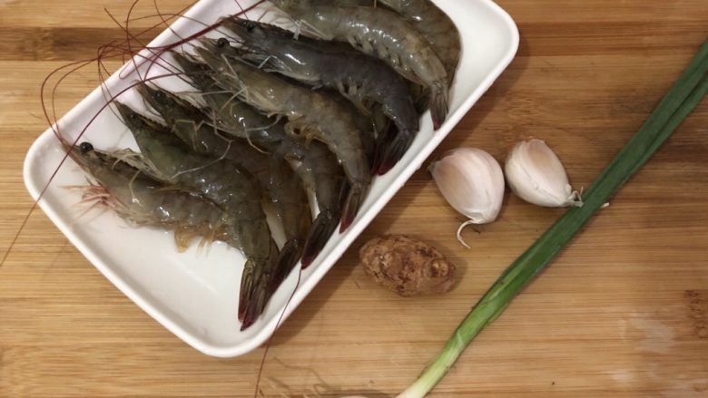 红烧虾,准备食材