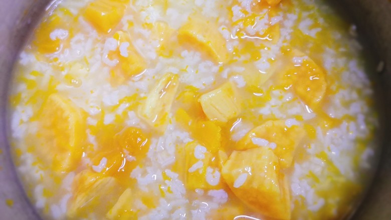 红薯南瓜粥,时间到关火，待高压锅里气压完全排除，开盖即可