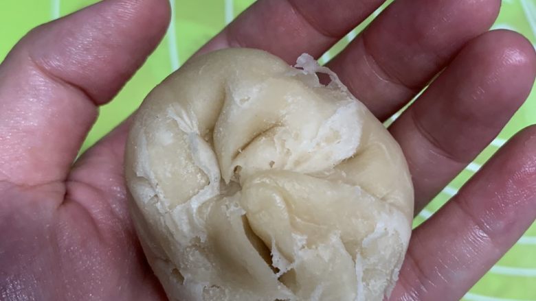 红枣酥,包包子一样包起来。