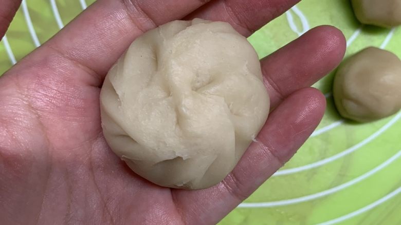 红枣酥,包包子一样包起来。