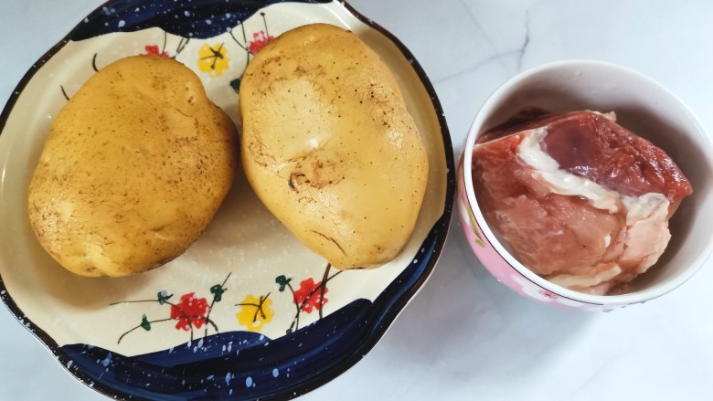 土豆炒肉丝,准备食材