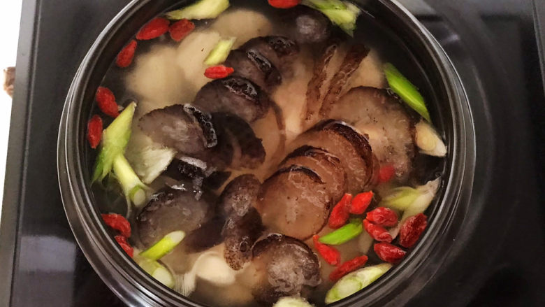 三鲜汤,调匀即可,三鲜汤做好了