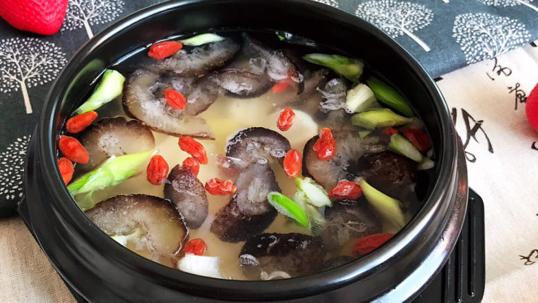 三鲜汤,三鲜汤好吃又好做,味道美极了~