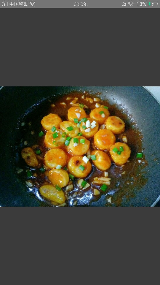 红烧日本豆腐,煮至汤汁浓稠,撒些葱花即可