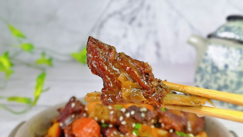 红烧羊排,香酥软烂,鲜嫩多汁,入口即化的口感。