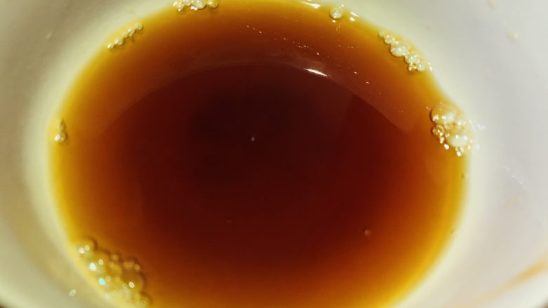 清蒸虾,加少许清水,搅拌成汁待用