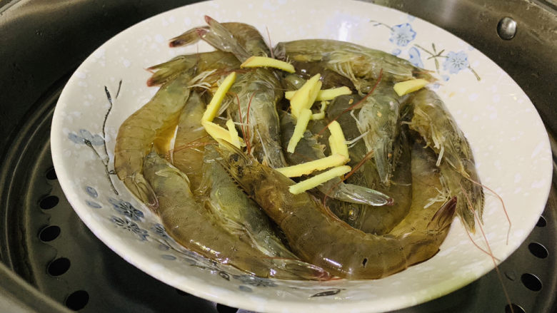清蒸虾,锅烧热水,大火上锅蒸8分钟