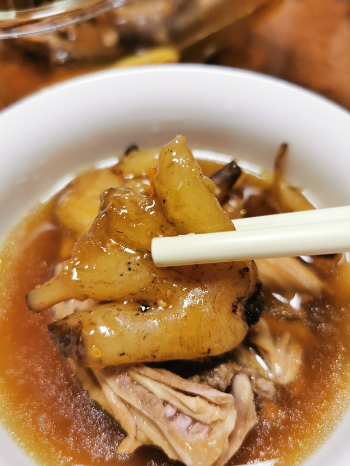手掌参鸡汤【捧在手心的温暖】,手掌参口感绵绵的,自带胶质,所以非常有益。