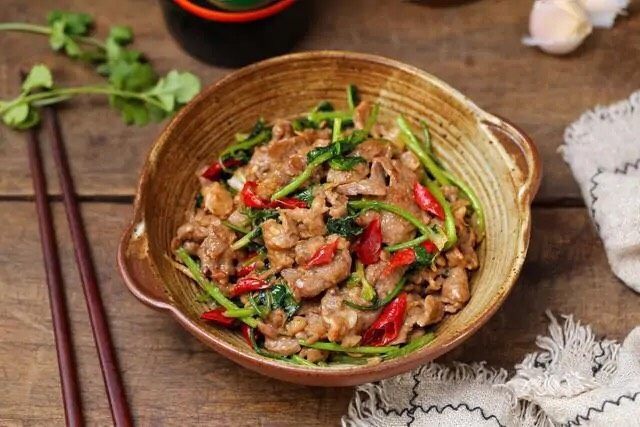 小炒牛肉,一道简单又营养的小炒牛肉就做好了!