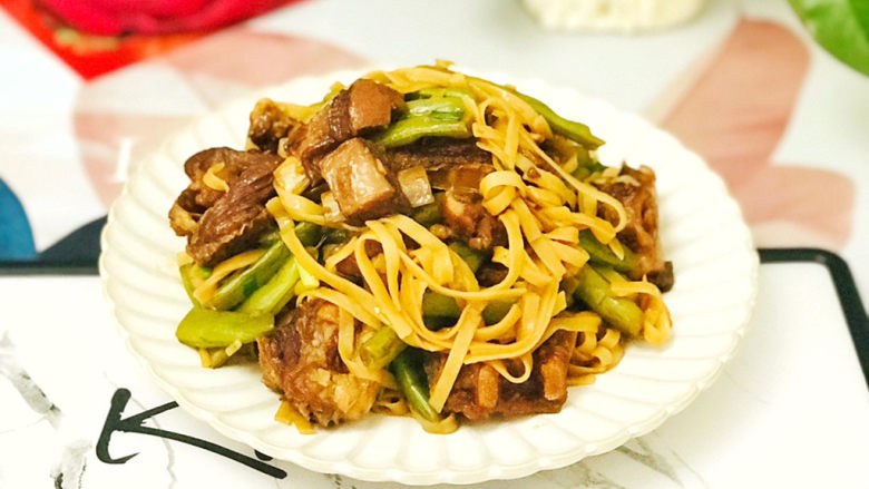 排骨豆角焖面,一碗排骨豆角焖面,所有的营养齐备了