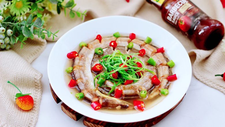风味双椒蒸海鳗,鲜香味浓郁,好吃到爆炸,一口吃下去超级满足,我的最爱。