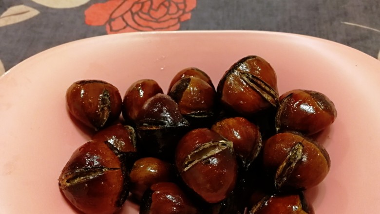 糖炒板栗,追剧小零食,香甜可口。
