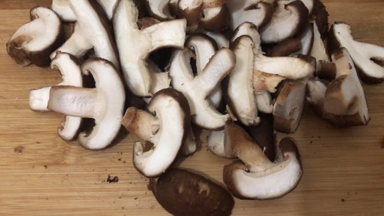 香菇肉片,切小片