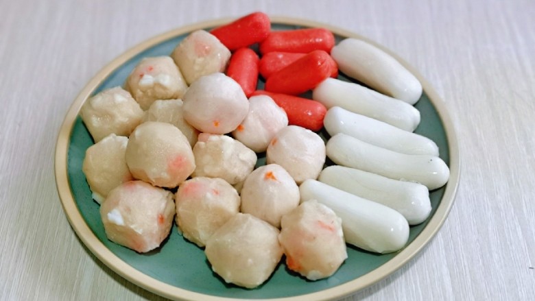 关东煮,丸子,肠,年糕拼盘。