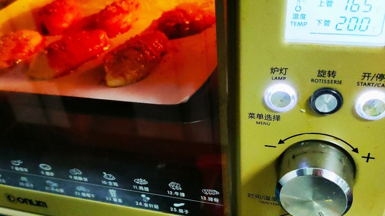 奥尔良鸡翅,上层165度,下层200度,烤20分钟