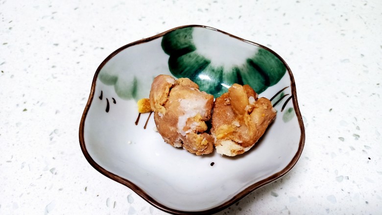 砂锅糊涂面条,<a style='color:red;display:inline-block;' href='/shicai/ 94'>鸡肉</a>准备好