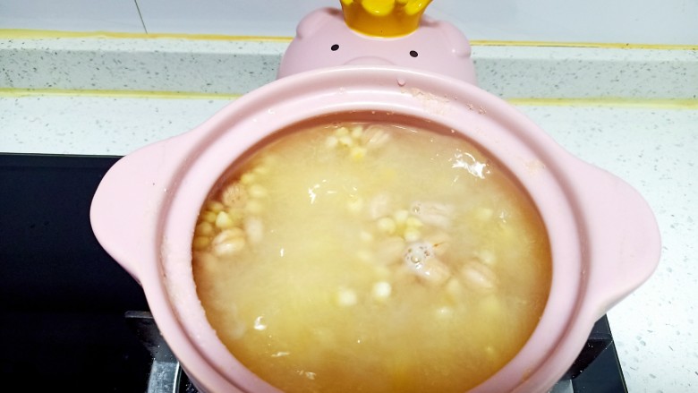 砂锅糊涂面条,水开后 边搅拌边撒入玉米面