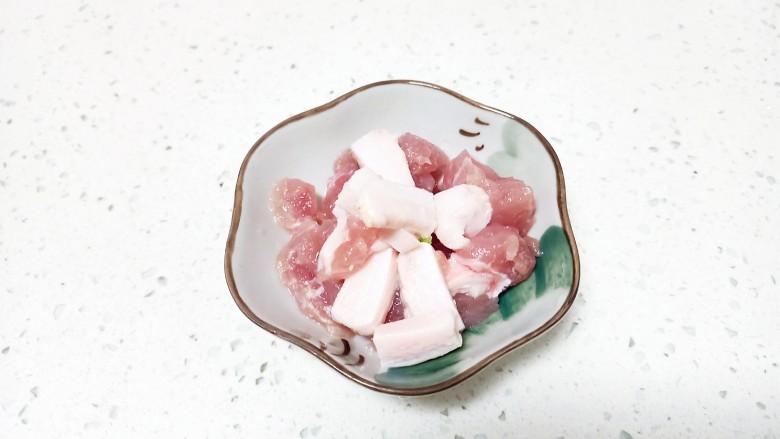 猪肉炒鸡苗菜 韭菜,<a style='color:red;display:inline-block;' href='/shicai/ 414'>猪肉</a>准备好