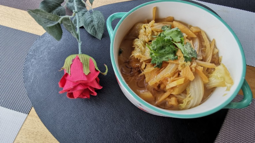 白菜土豆炖粉条，素菜