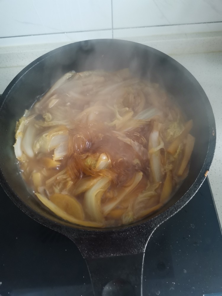 白菜土豆炖粉条，素菜,中火炖10分钟