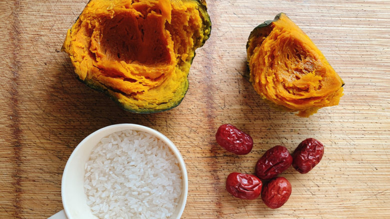 红枣南瓜粥,食材如图，所示示意。<a style='color:red;display:inline-block;' href='/shicai/ 3571'>贝贝南瓜</a>、<a style='color:red;display:inline-block;' href='/shicai/ 2470'>红枣</a>、<a style='color:red;display:inline-block;' href='/shicai/ 492'>大米</a>。