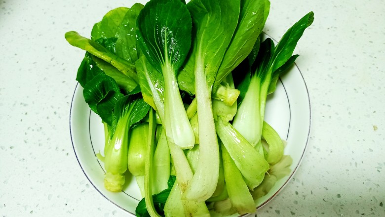 红焖羊肉 羊排,<a style='color:red;display:inline-block;' href='/shicai/ 3340'>上海青</a>洗净