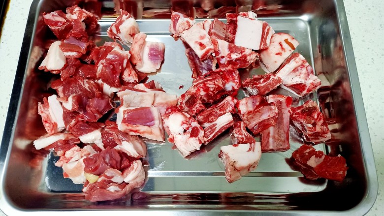红焖羊肉 羊排,<a style='color:red;display:inline-block;' href='/shicai/ 330'>羊排</a>羊肉准备好