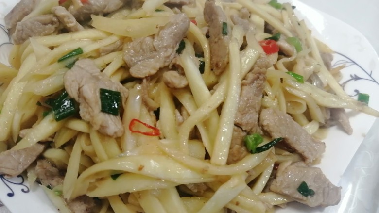 茭白炒肉丝,成品图