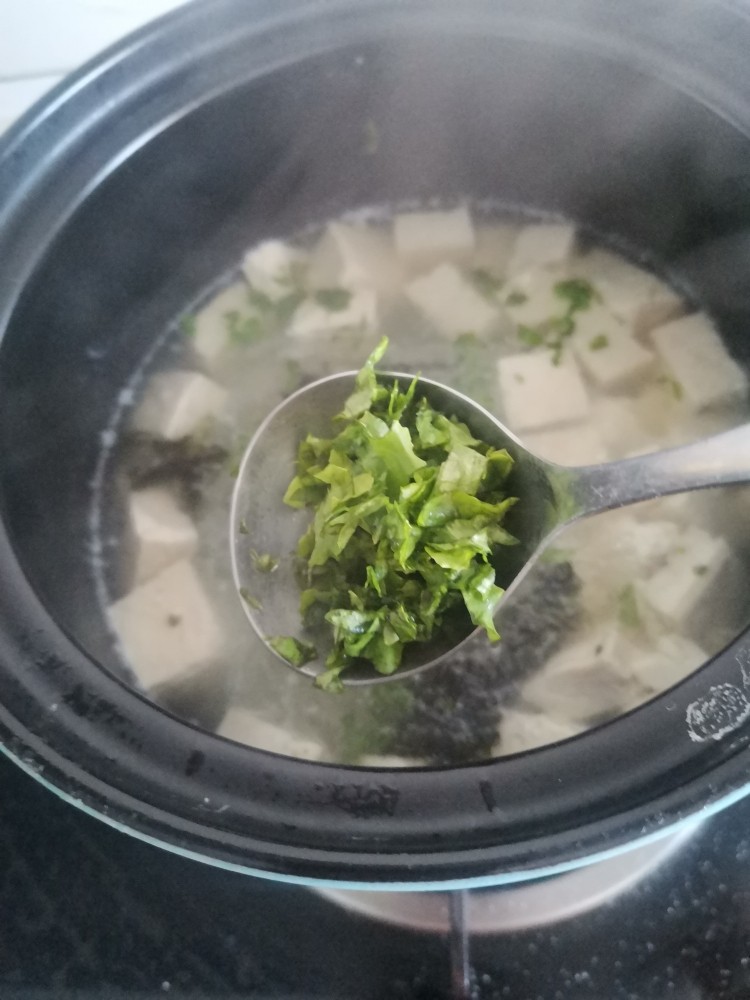 砂锅豆腐,粉丝熟后加香菜