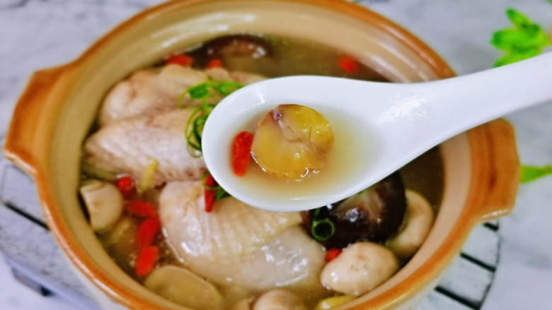 松茸鸡汤,喜欢的做起来,鲜美无比。