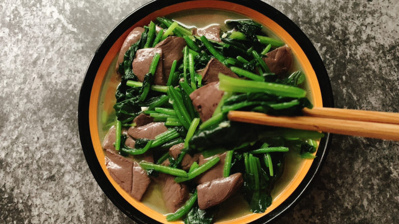 鸭血炒菠菜,碧波鸭血清新脱俗~