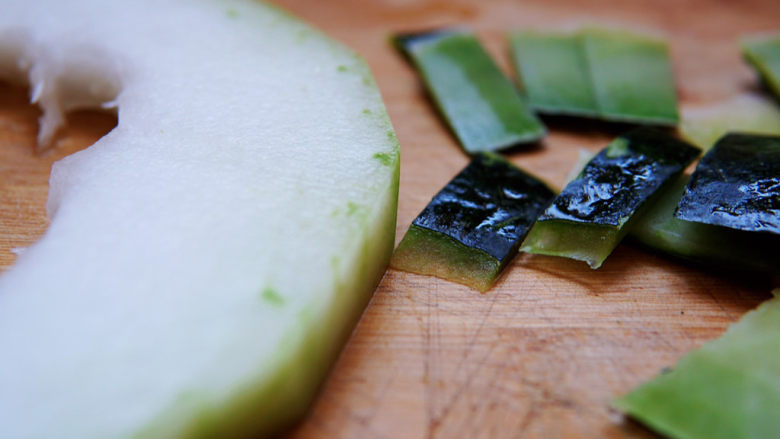 冬瓜鸡蛋汤,<a style='color:red;display:inline-block;' href='/shicai/ 56'>冬瓜</a>去皮去瓤