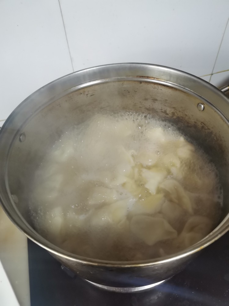 鲜肉小混沌,大火煮10分钟