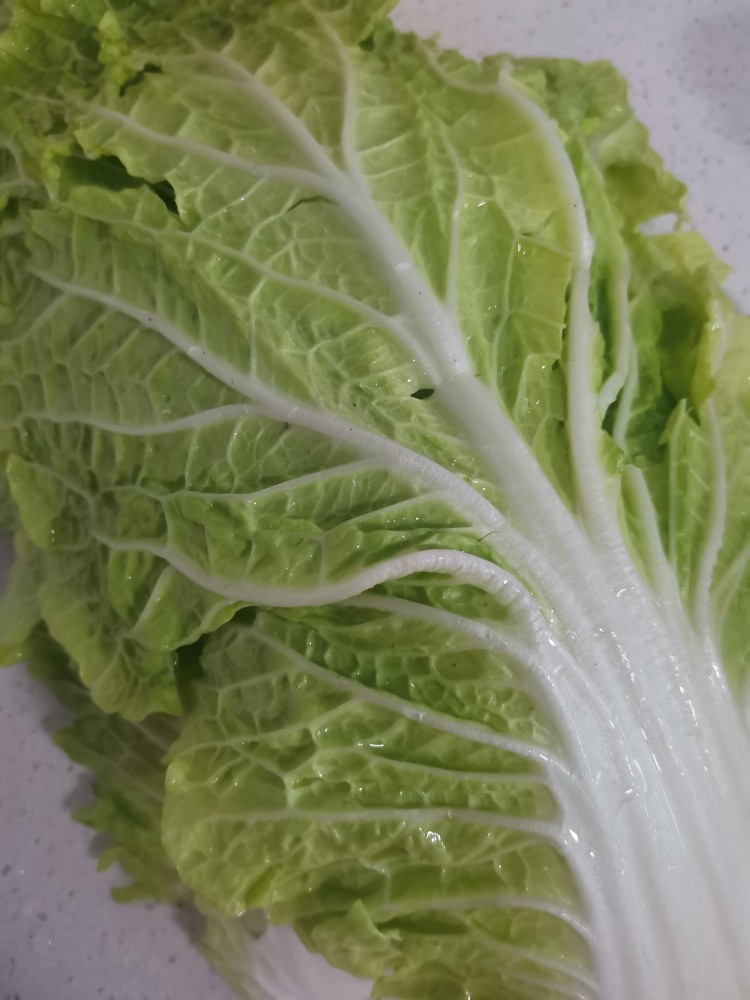 猪肉葱花水饺,准备<a style='color:red;display:inline-block;' href='/shicai/ 114'>白菜</a>