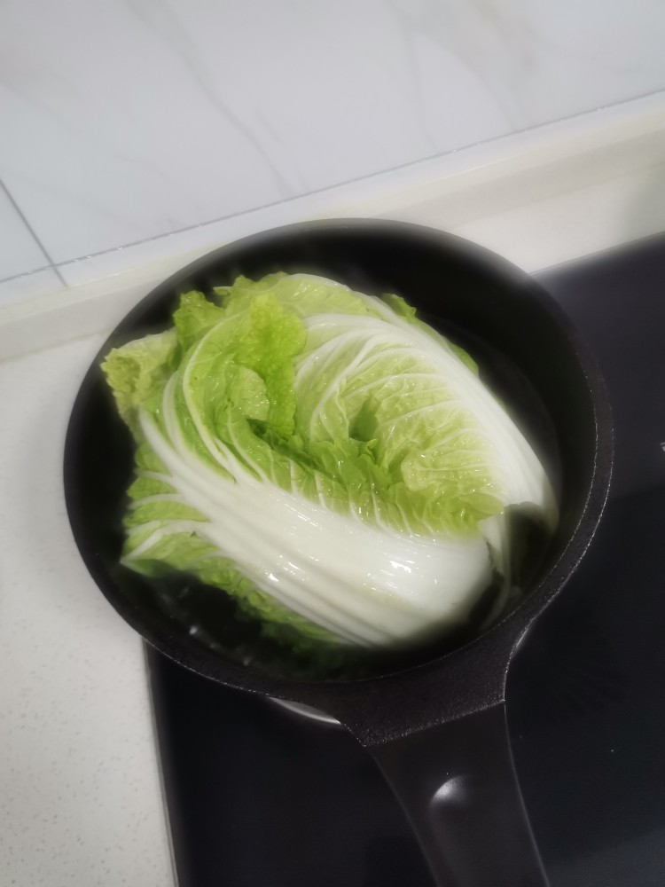 猪肉葱花水饺,焯水