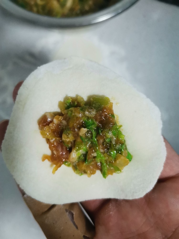猪肉葱花水饺,包好馅