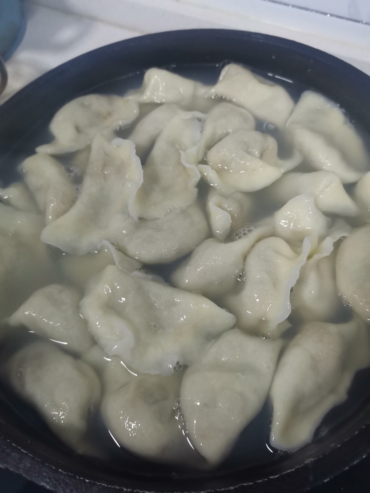 猪肉葱花水饺,加两遍冷水，饺子鼓起来就熟了
