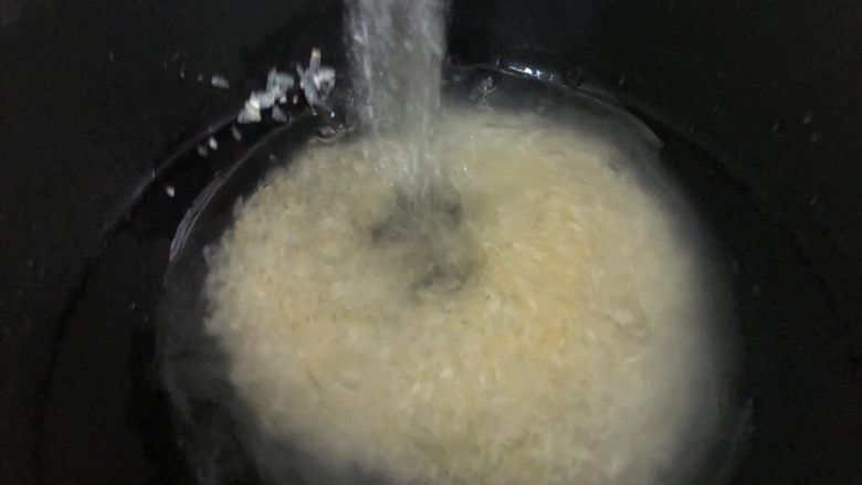 红枣南瓜粥,清水洗两遍