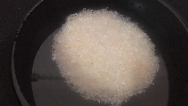 红枣南瓜粥,加入适量的水