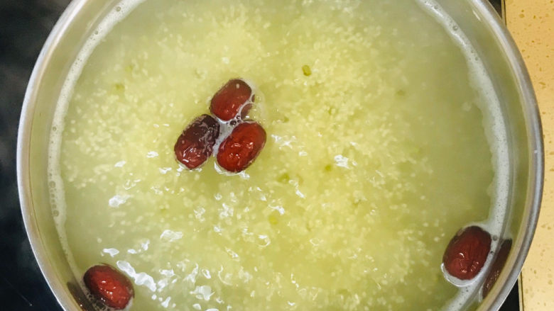 红枣南瓜粥,转小火,慢火煲煮
