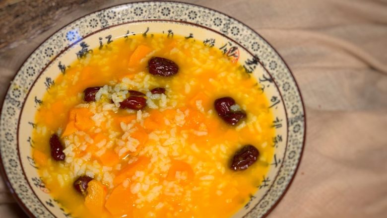 红枣南瓜粥,煮熟