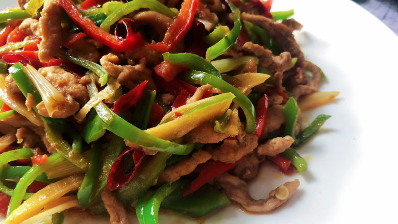 香辣肉丝,这道菜,做法简单,肉丝滑嫩,香辣过瘾,超级下饭,喜欢的小伙伴们快来试试看吧😄