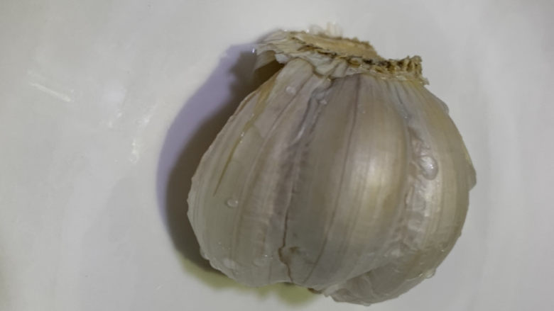 蒜蓉茄子,准备蒜瓣