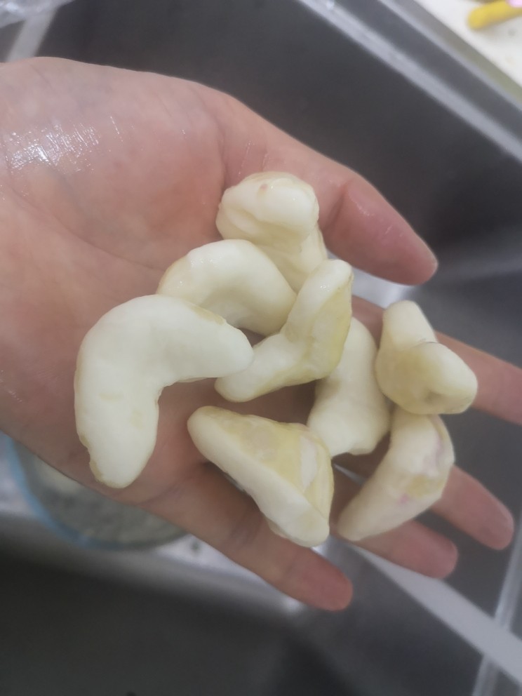 菱角鸡头米,去了壳的菱角仁(500g去壳取净肉约250g左右)