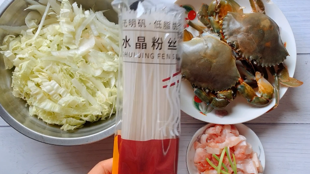清蒸螃蟹,食材如图所示示意啦~水晶粉丝其实也就是红<a style='color:red;display:inline-block;' href='/shicai/ 11158'>薯粉</a>丝啦~同理可用米粉,细粉,粉条等代替~