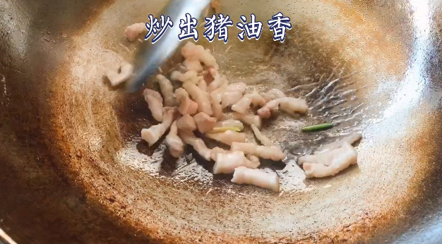 清蒸螃蟹,猪肉丝推荐选择肥瘦相间的,煸炒出猪油香更美味~