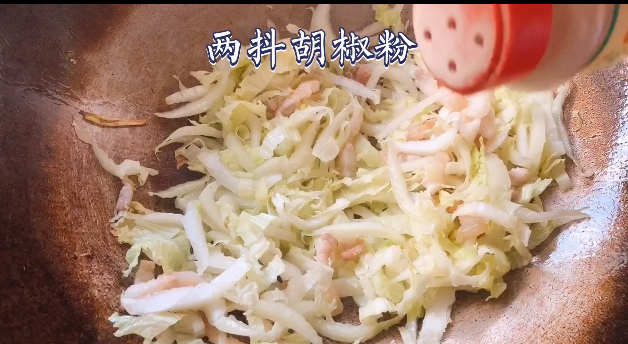 清蒸螃蟹,两抖<a style='color:red;display:inline-block;' href='/shicai/ 720'>胡椒粉</a>,同时可以加一些高汤噢~